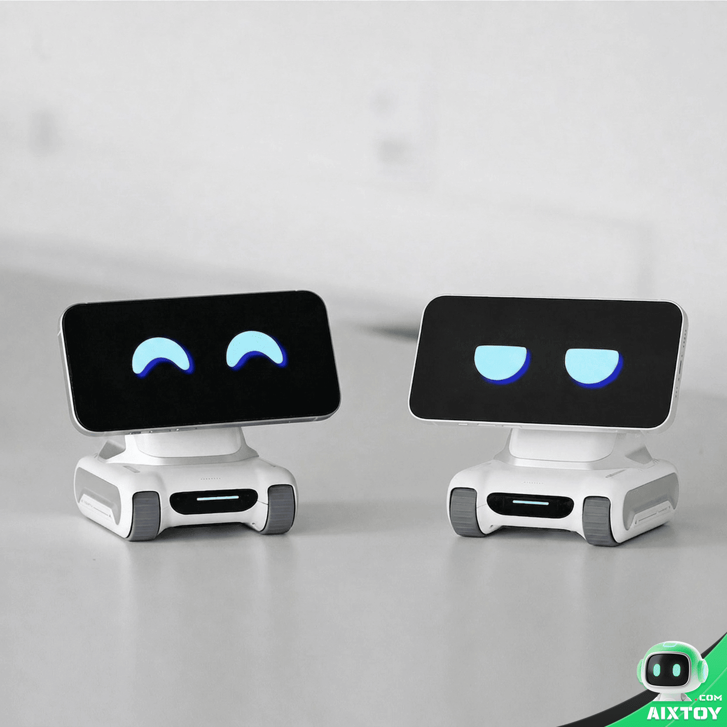 LOOI Phone AI Robot - Multi-Language Voice Chat & MagSafe Wireless Charging gallery photo 7