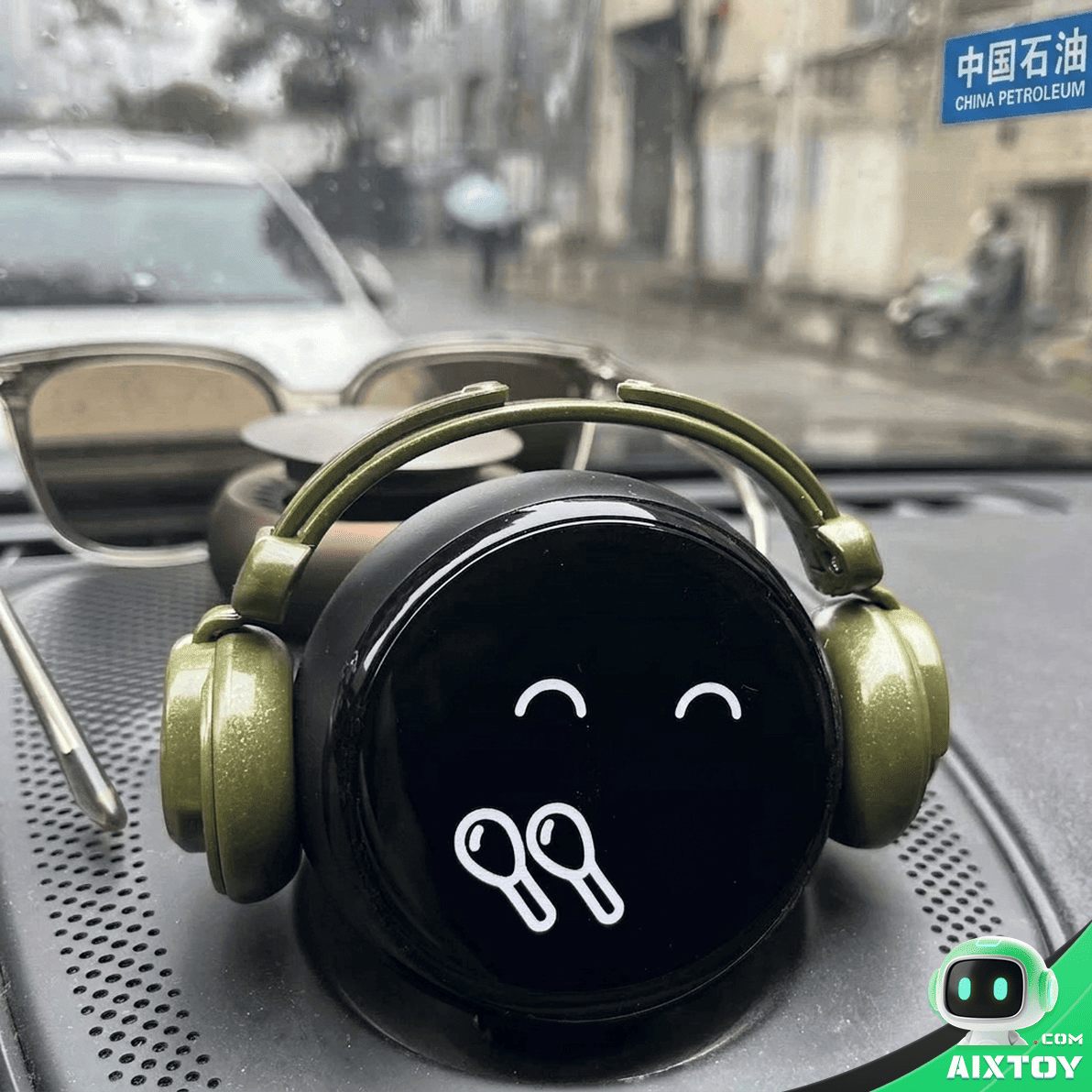 Lumi Robot Headphone Accessory - Smart Wearable Audio Companion gallery photo 5