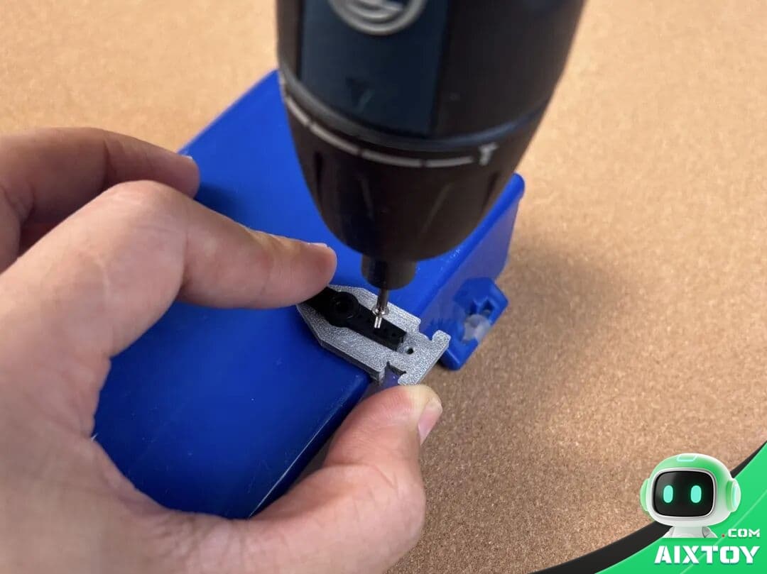 Leg attachment to body — bottom plate connection with M2×16mm screws Leg attachment to body — bottom plate connection with M2×16mm screws